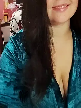 Snapshot of ErikaVlovely chatting on 10/22/25, 10:42 ErikaVlovely online show from 10/22/25, 10:42