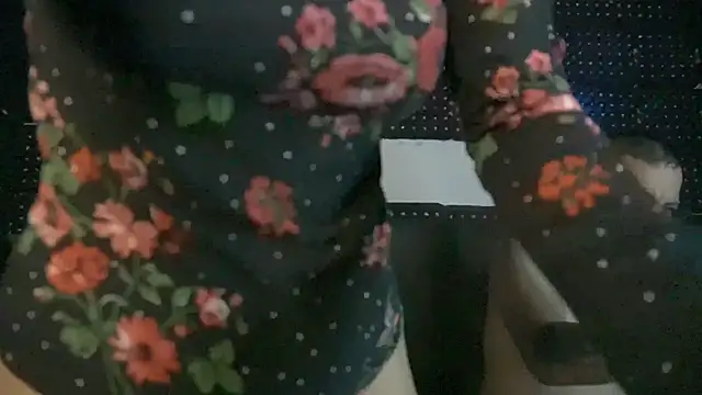 Snapshot of Dulce_yors chatting on 12/14/24, 09:29 Dulce yors online show from 12/14/24, 09:29