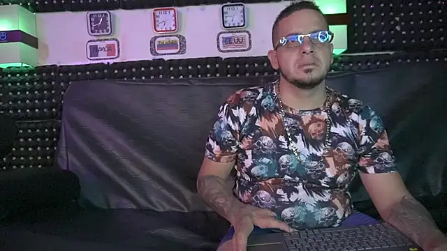 Snapshot of Dulce_yors chatting on 01/03/25, 11:44 Dulce yors online show from 01/03/25, 11:44