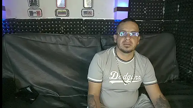 Snapshot of Dulce_yors chatting on 03/08/25, 11:07 Dulce yors online show from 03/08/25, 11:07