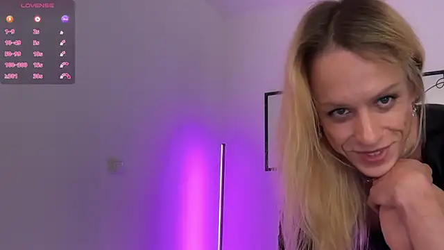 Snapshot of julia-01 chatting on 11/15/25, 10:15 julia-01 online show from 11/15/25, 10:15