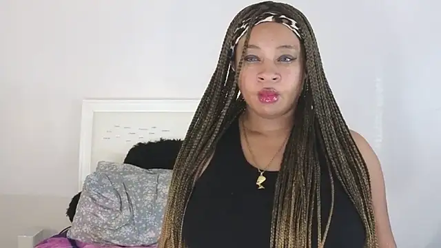 Snapshot of temptressbeauty24 chatting on 12/11/24, 01:39 temptressbeauty24 online show from 12/11/24, 01:39