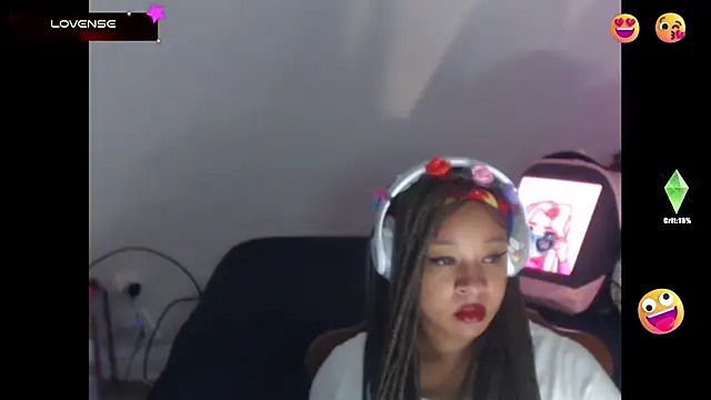 Snapshot of temptressbeauty24 chatting on 02/18/25, 12:48 temptressbeauty24 online show from 02/18/25, 12:48