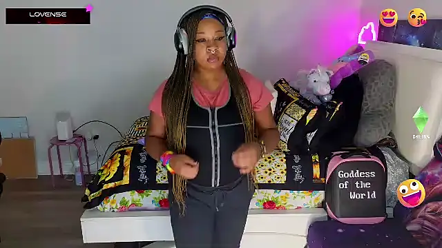 Snapshot of temptressbeauty24 chatting on 02/22/25, 08:42 temptressbeauty24 online show from 02/22/25, 08:42