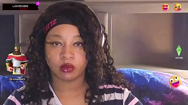 Snapshot of temptressbeauty24 chatting on 03/11/25, 01:05 temptressbeauty24 online show from 03/11/25, 01:05