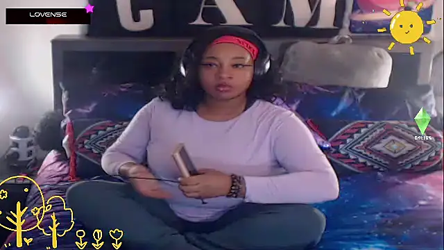 Snapshot of temptressbeauty24 chatting on 03/14/25, 10:05 temptressbeauty24 online show from 03/14/25, 10:05