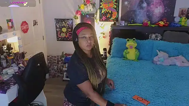 Snapshot of temptressbeauty24 chatting on 09/29/25, 06:02 temptressbeauty24 online show from 09/29/25, 06:02