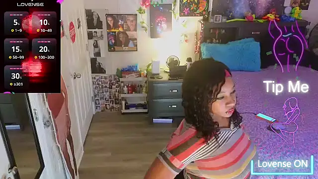 Snapshot of temptressbeauty24 chatting on 10/20/25, 03:29 temptressbeauty24 online show from 10/20/25, 03:29