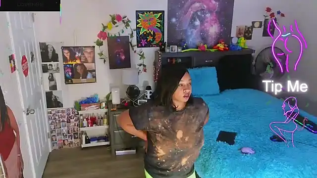 Snapshot of temptressbeauty24 chatting on 10/22/25, 03:07 temptressbeauty24 online show from 10/22/25, 03:07