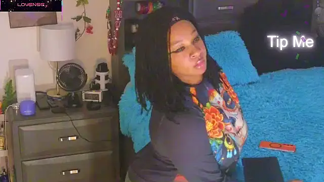 Snapshot of temptressbeauty24 chatting on 10/29/25, 04:04 temptressbeauty24 online show from 10/29/25, 04:04