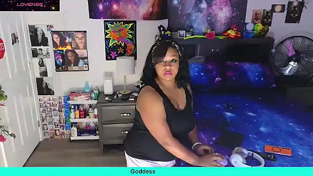 Snapshot of temptressbeauty24 chatting on 01/07/26, 10:23 temptressbeauty24 online show from 01/07/26, 10:23