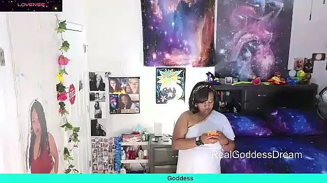 Snapshot of temptressbeauty24 chatting on 01/11/26, 12:26 temptressbeauty24 online show from 01/11/26, 12:26