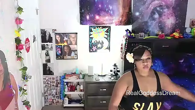 Snapshot of temptressbeauty24 chatting on 01/14/26, 02:06 temptressbeauty24 online show from 01/14/26, 02:06