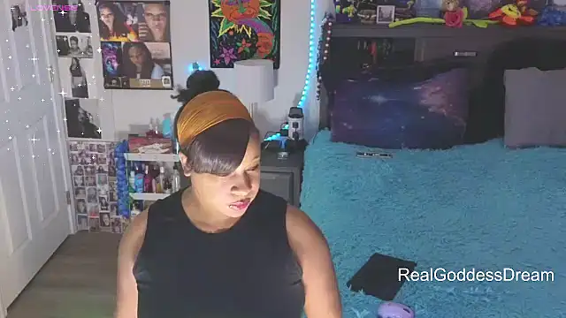 Snapshot of temptressbeauty24 chatting on 02/02/26, 03:16 temptressbeauty24 online show from 02/02/26, 03:16