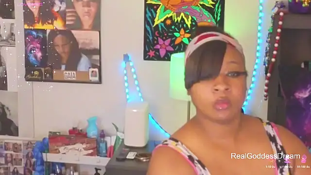 Snapshot of temptressbeauty24 chatting on 02/05/26, 02:16 temptressbeauty24 online show from 02/05/26, 02:16