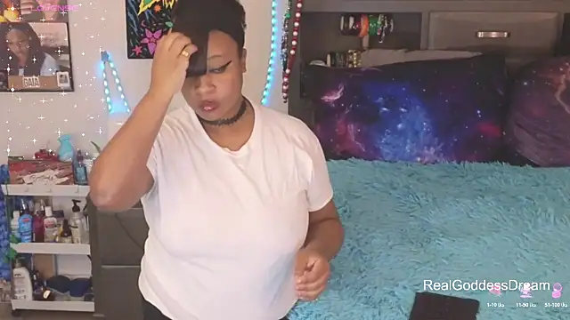 Snapshot of temptressbeauty24 chatting on 02/06/26, 05:01 temptressbeauty24 online show from 02/06/26, 05:01