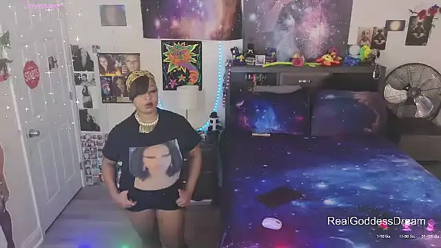 Snapshot of temptressbeauty24 chatting on 02/06/26, 11:52 temptressbeauty24 online show from 02/06/26, 11:52