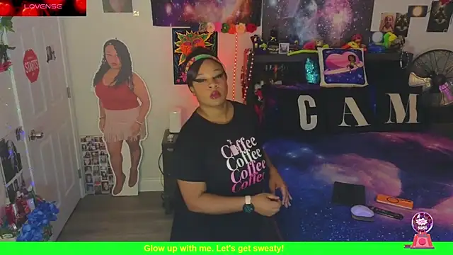 Snapshot of temptressbeauty24 chatting on 02/17/26, 11:55 temptressbeauty24 online show from 02/17/26, 11:55