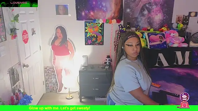 Snapshot of temptressbeauty24 chatting on 02/20/26, 11:27 temptressbeauty24 online show from 02/20/26, 11:27