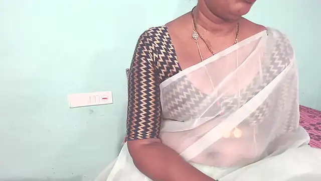 Snapshot of shrutitelugu69 chatting on 04/18/26, 04:44 shrutitelugu69 online show from 04/18/26, 04:44