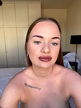 ElenaRebelle online show from 10/25/25, 07:05