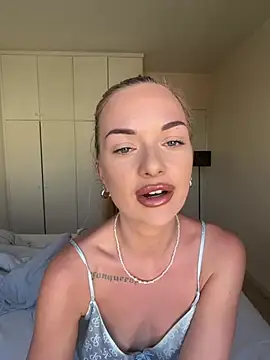 ElenaRebelle online show from 07/20/26, 07:11