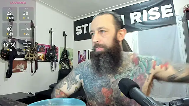 Snapshot of StevenRiseNYC chatting on 02/28/25, 01:05 StevenRiseNYC online show from 02/28/25, 01:05