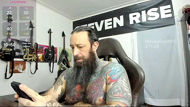 Snapshot of StevenRiseNYC chatting on 03/11/25, 01:01 StevenRiseNYC online show from 03/11/25, 01:01