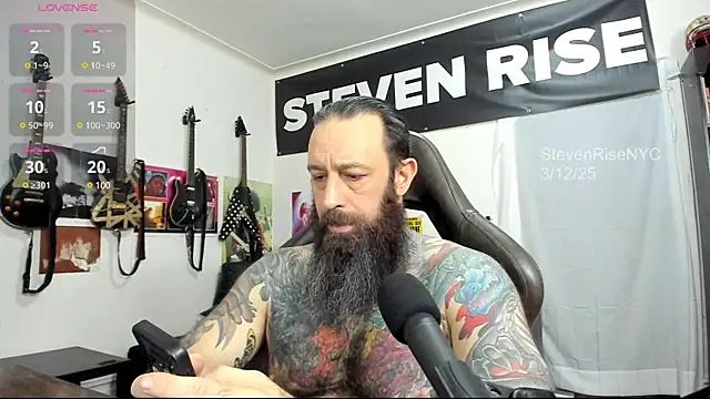 Snapshot of StevenRiseNYC chatting on 03/12/25, 02:01 StevenRiseNYC online show from 03/12/25, 02:01