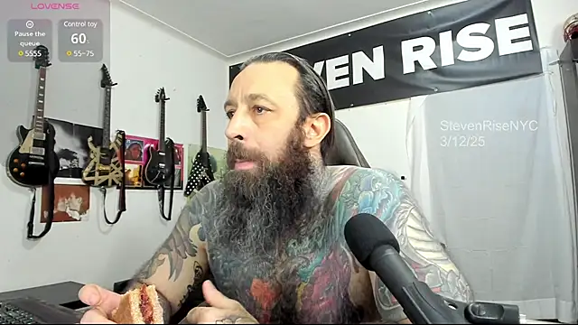 Snapshot of StevenRiseNYC chatting on 03/13/25, 05:33 StevenRiseNYC online show from 03/13/25, 05:33