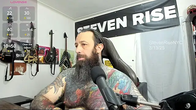 Snapshot of StevenRiseNYC chatting on 03/13/25, 01:40 StevenRiseNYC online show from 03/13/25, 01:40