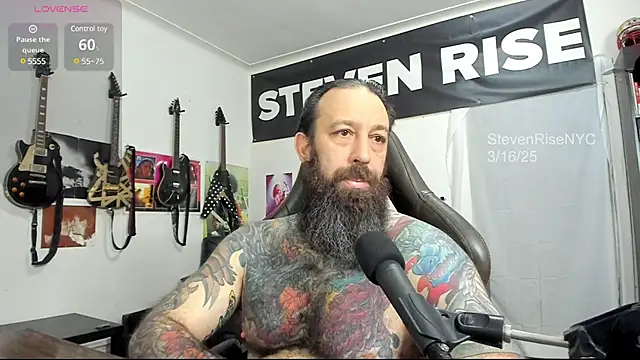 Snapshot of StevenRiseNYC chatting on 03/17/25, 01:08 StevenRiseNYC online show from 03/17/25, 01:08