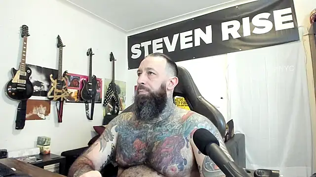 Snapshot of StevenRiseNYC chatting on 09/08/25, 06:29 StevenRiseNYC online show from 09/08/25, 06:29