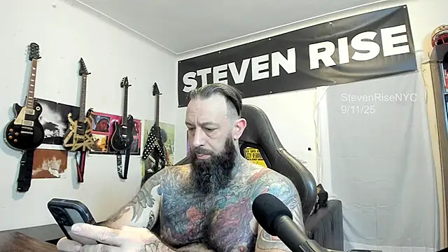 Snapshot of StevenRiseNYC chatting on 09/11/25, 02:17 StevenRiseNYC online show from 09/11/25, 02:17