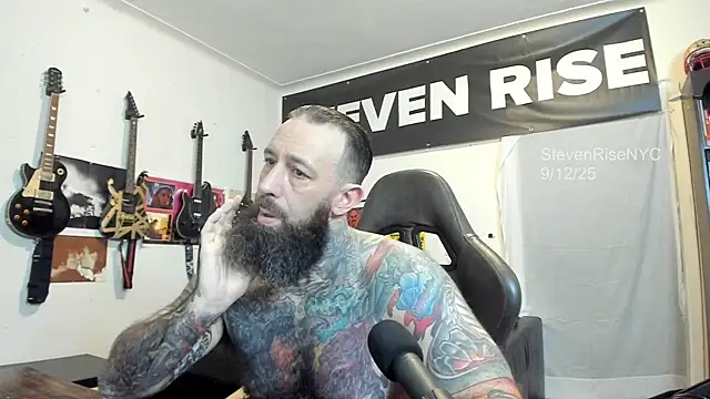 Snapshot of StevenRiseNYC chatting on 09/13/25, 02:00 StevenRiseNYC online show from 09/13/25, 02:00