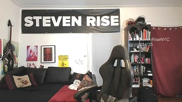 Snapshot of StevenRiseNYC chatting on 09/14/25, 08:08 StevenRiseNYC online show from 09/14/25, 08:08