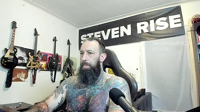 Snapshot of StevenRiseNYC chatting on 09/24/25, 01:25 StevenRiseNYC online show from 09/24/25, 01:25