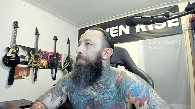 Snapshot of StevenRiseNYC chatting on 09/25/25, 01:31 StevenRiseNYC online show from 09/25/25, 01:31