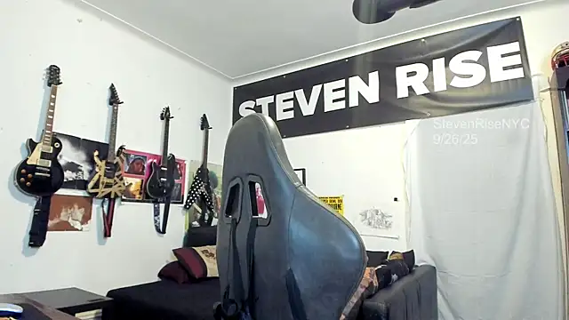 Snapshot of StevenRiseNYC chatting on 09/27/25, 02:05 StevenRiseNYC online show from 09/27/25, 02:05