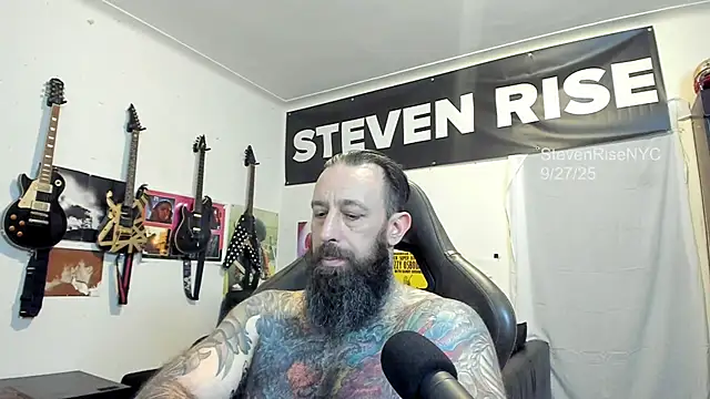 Snapshot of StevenRiseNYC chatting on 09/28/25, 02:17 StevenRiseNYC online show from 09/28/25, 02:17