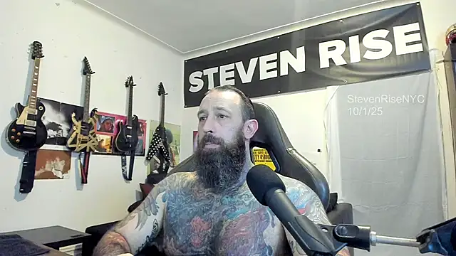Snapshot of StevenRiseNYC chatting on 10/02/25, 02:07 StevenRiseNYC online show from 10/02/25, 02:07