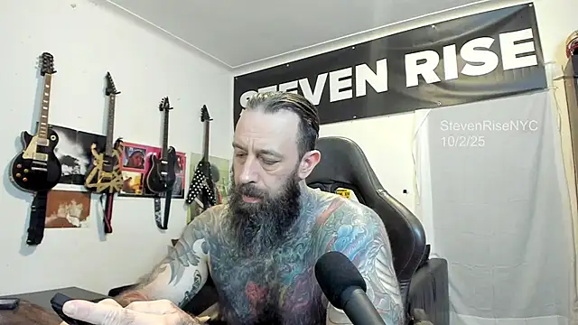 Snapshot of StevenRiseNYC chatting on 10/03/25, 02:19 StevenRiseNYC online show from 10/03/25, 02:19