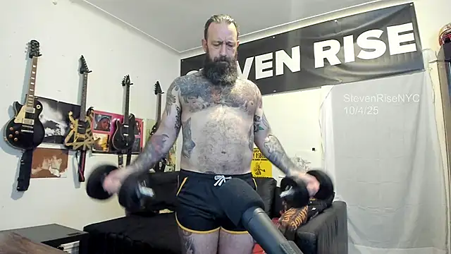 Snapshot of StevenRiseNYC chatting on 10/06/25, 12:19 StevenRiseNYC online show from 10/06/25, 12:19