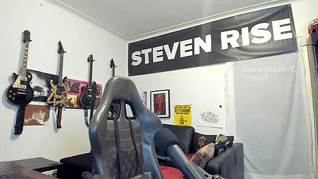 Snapshot of StevenRiseNYC chatting on 10/07/25, 11:13 StevenRiseNYC online show from 10/07/25, 11:13