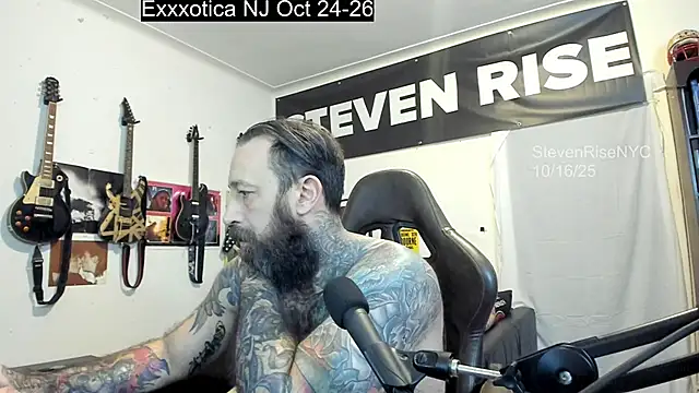 Snapshot of StevenRiseNYC chatting on 10/16/25, 01:12 StevenRiseNYC online show from 10/16/25, 01:12