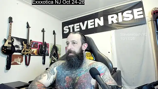 Snapshot of StevenRiseNYC chatting on 10/18/25, 01:52 StevenRiseNYC online show from 10/18/25, 01:52