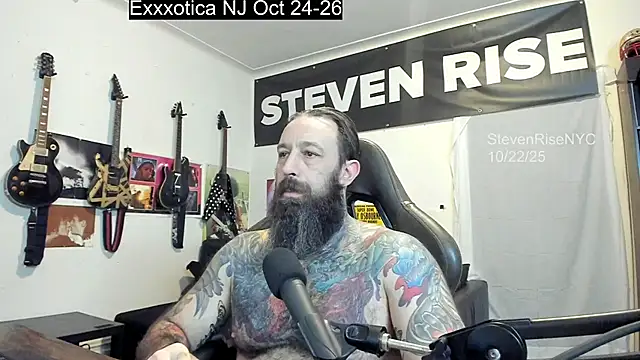 Snapshot of StevenRiseNYC chatting on 10/22/25, 12:38 StevenRiseNYC online show from 10/22/25, 12:38