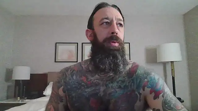 Snapshot of StevenRiseNYC chatting on 10/26/25, 01:28 StevenRiseNYC online show from 10/26/25, 01:28