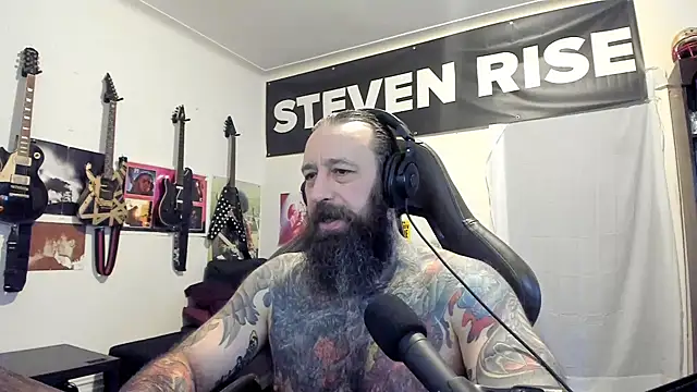 Snapshot of StevenRiseNYC chatting on 11/08/25, 05:45 StevenRiseNYC online show from 11/08/25, 05:45