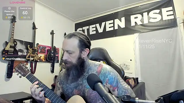 Snapshot of StevenRiseNYC chatting on 11/12/25, 02:56 StevenRiseNYC online show from 11/12/25, 02:56